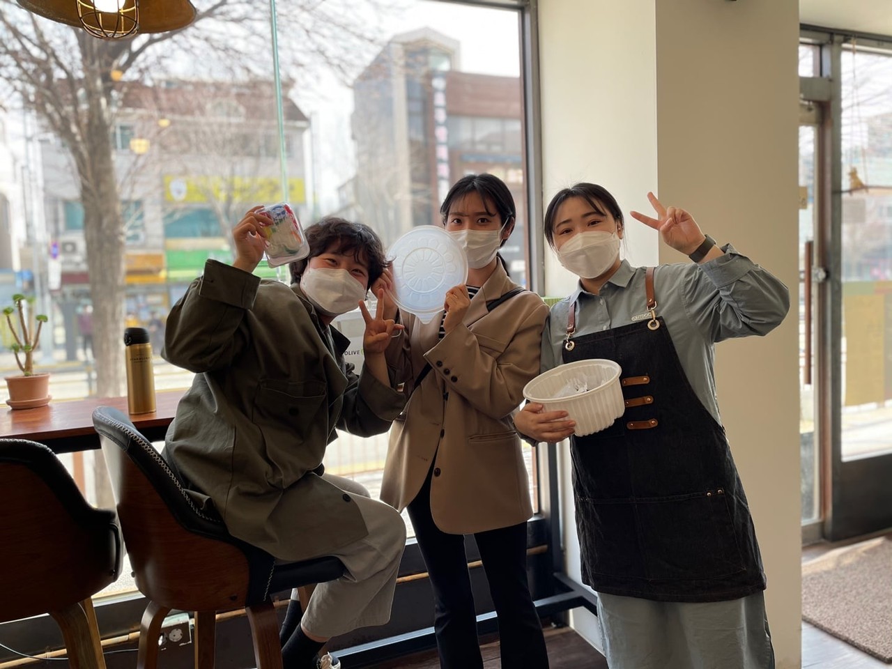 플라스틱으로 음료와 책을 산다? 작은 플라스틱이 코인이 되는 곳! < 플러스+ < 기사본문 - 문화저널 맥