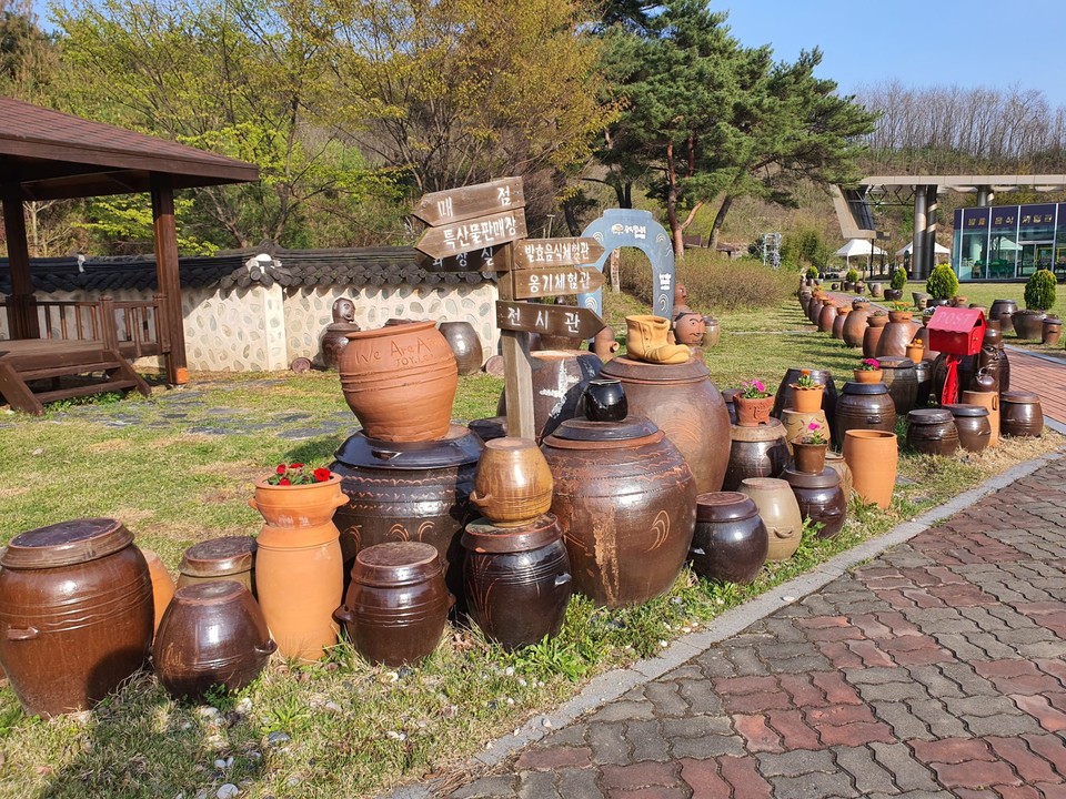 환경 살리고 건강 챙기고! ‘숨 쉬는 그릇’ 옹기